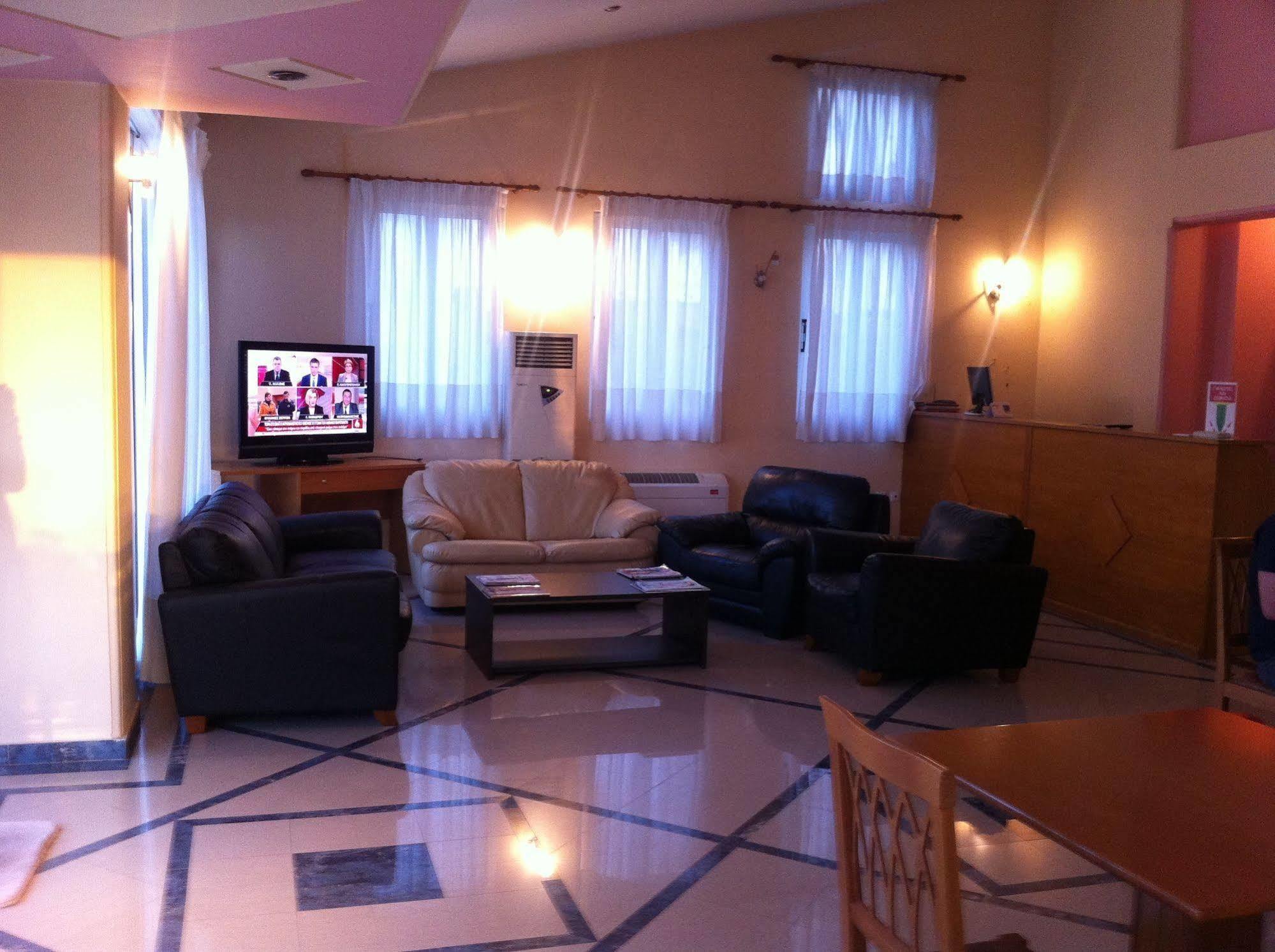 Hotel Cybele Pefki Афины Экстерьер фото